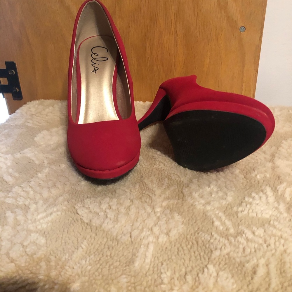 Red heels - Picture 3 of 3